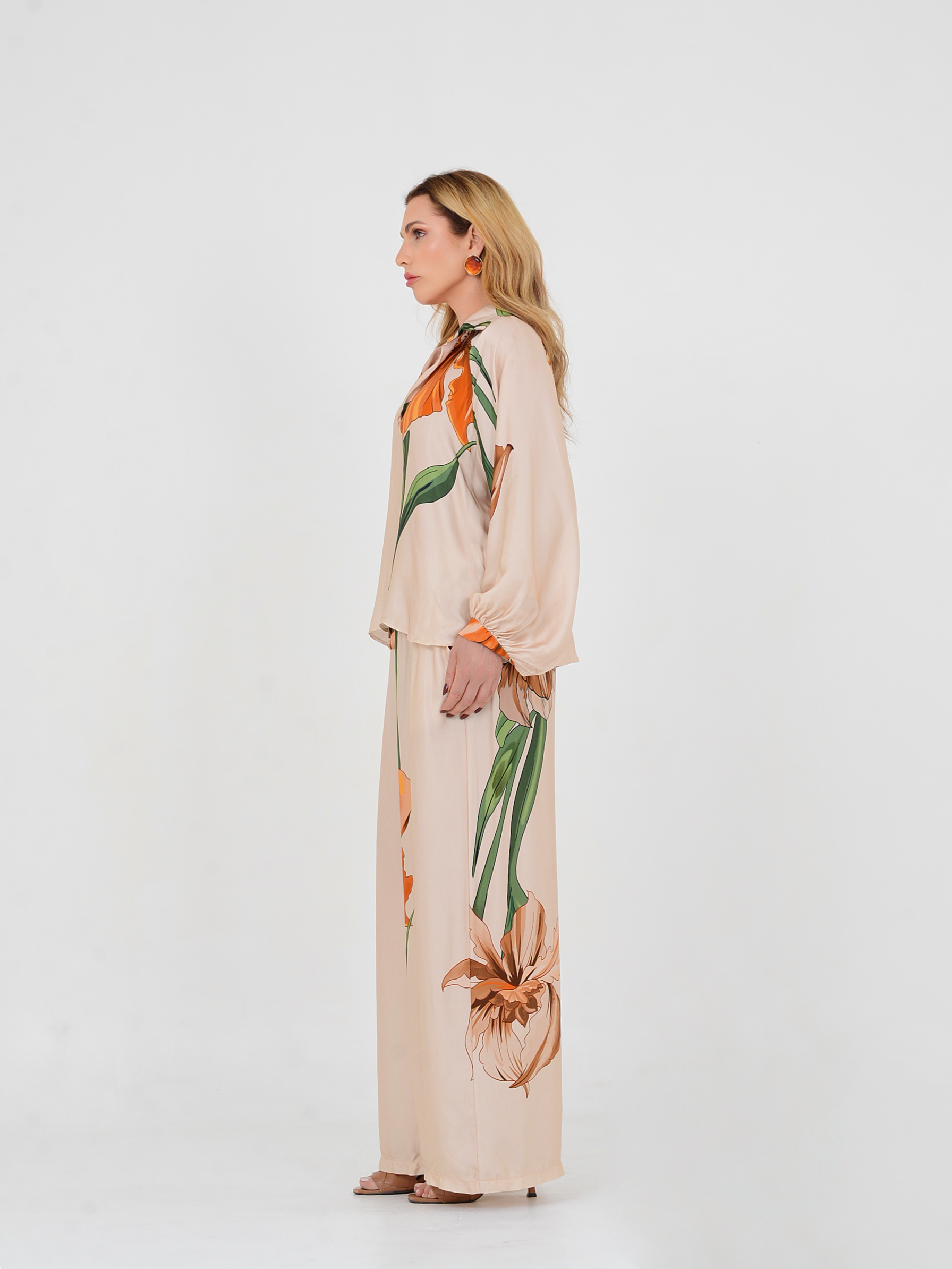 Conjunto Isotta confeccionado em viscose e seda italiana, modelo elegante e leve.