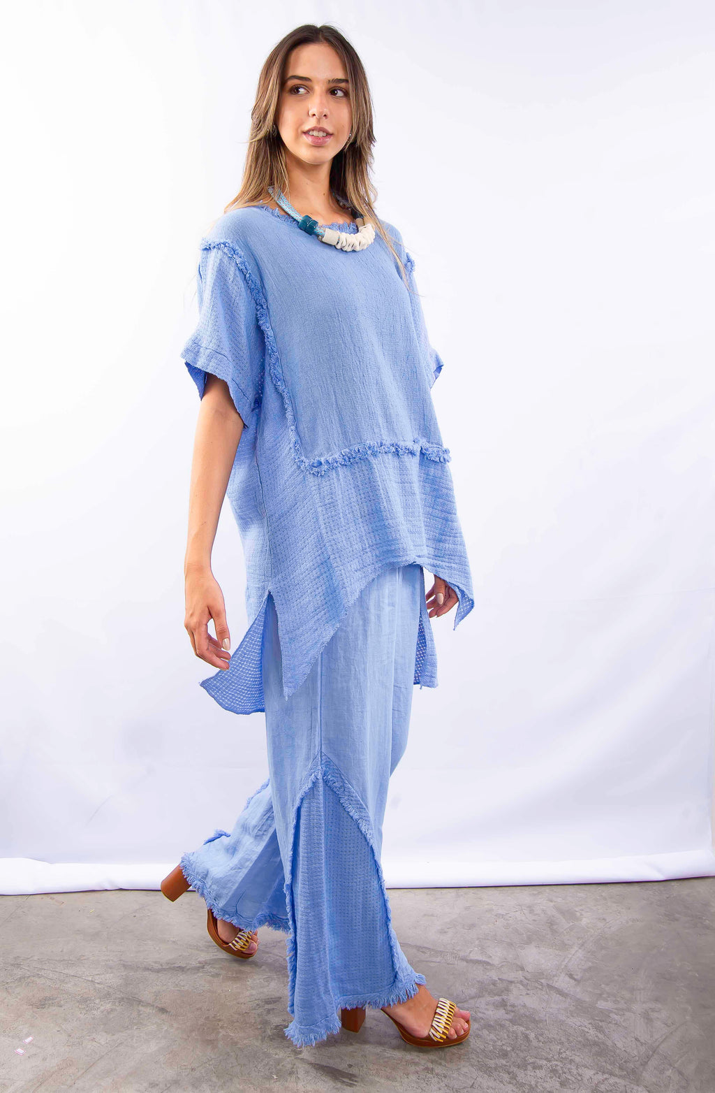 Conjunto azul em linho italiano, look completo com estilo sofisticado.