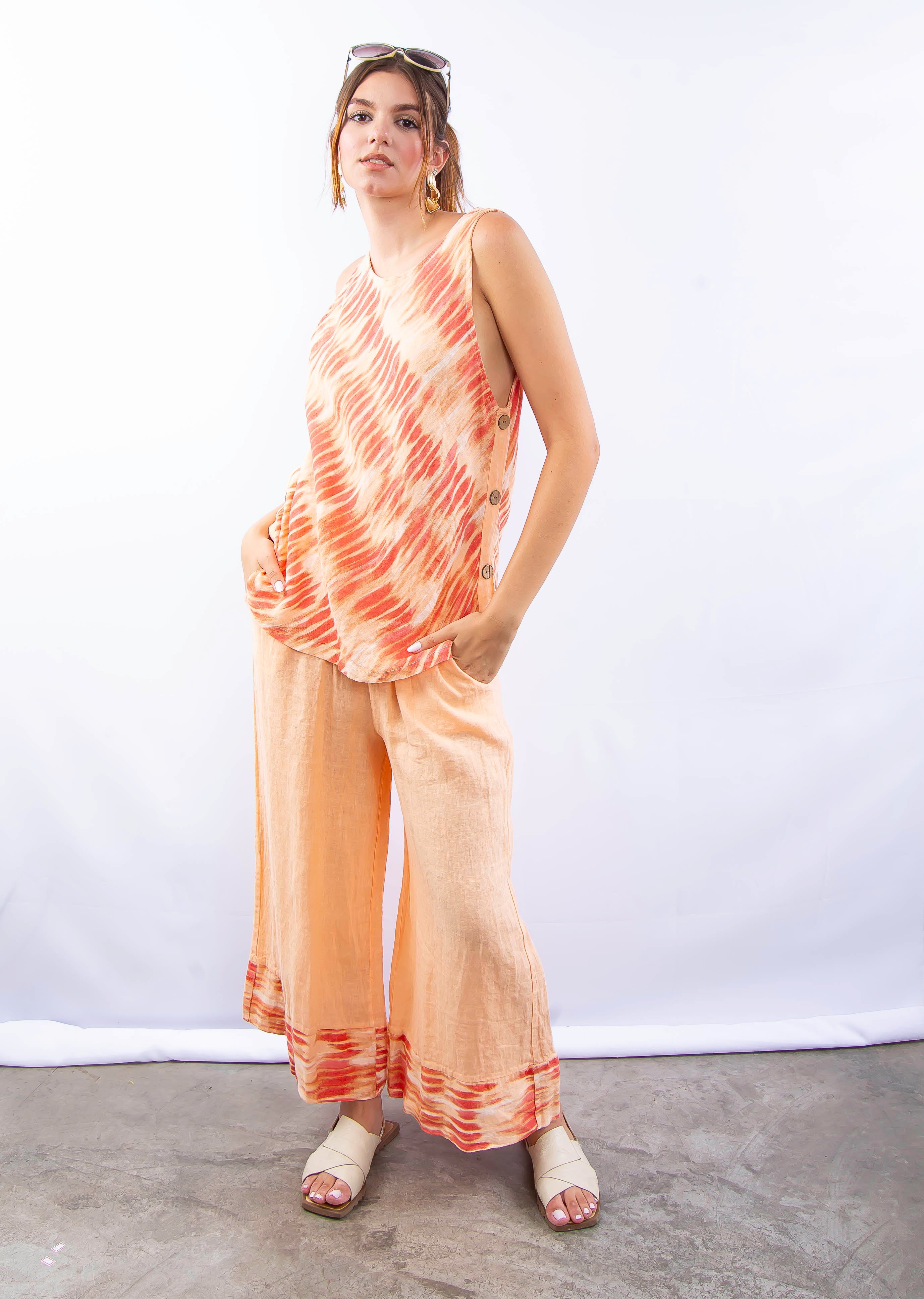 Conjunto feminino em linho italiano laranja, modelo em movimento destacando fluidez da peça