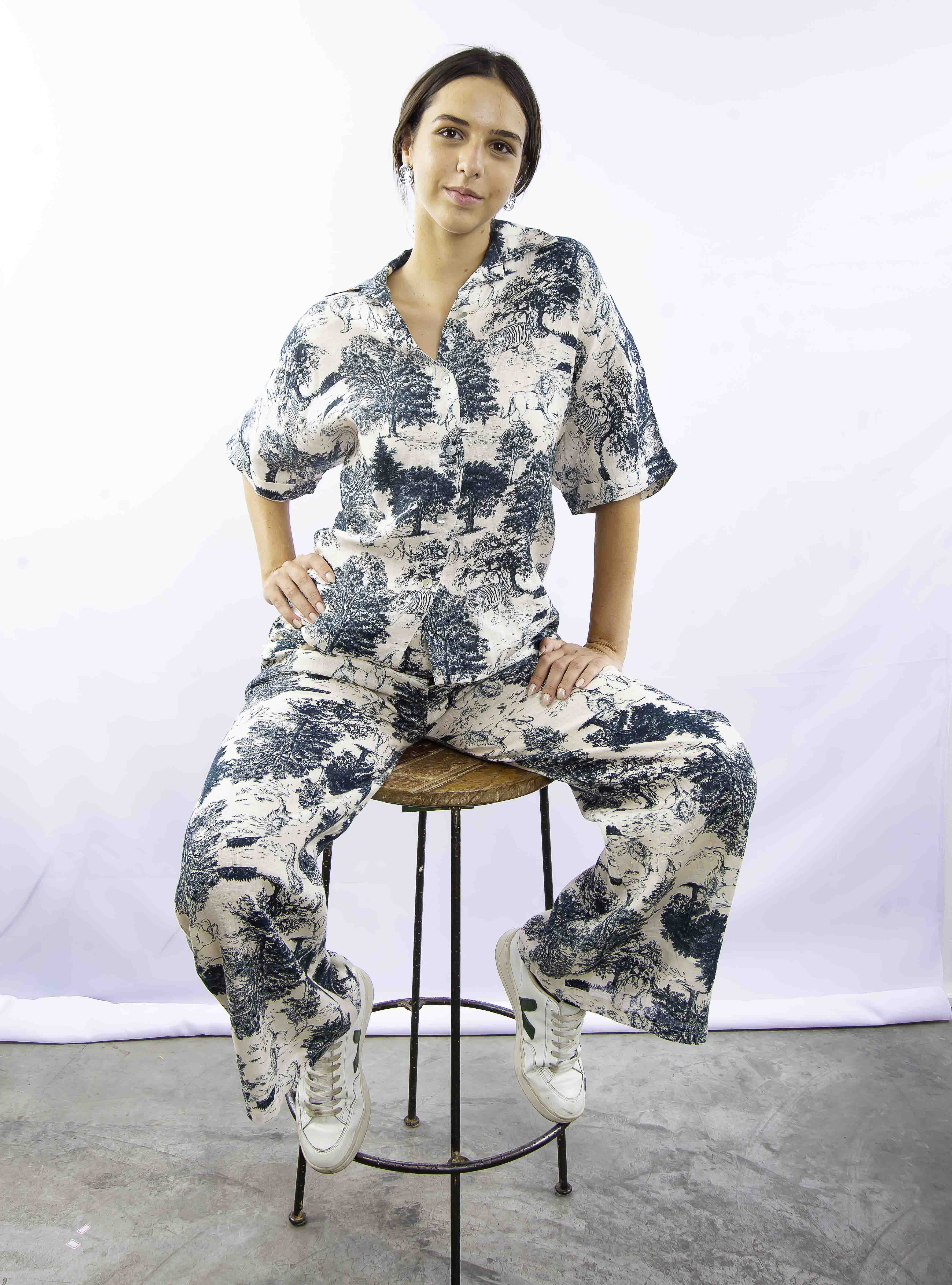Conjunto floral azul feminino, moderno e confortável.
