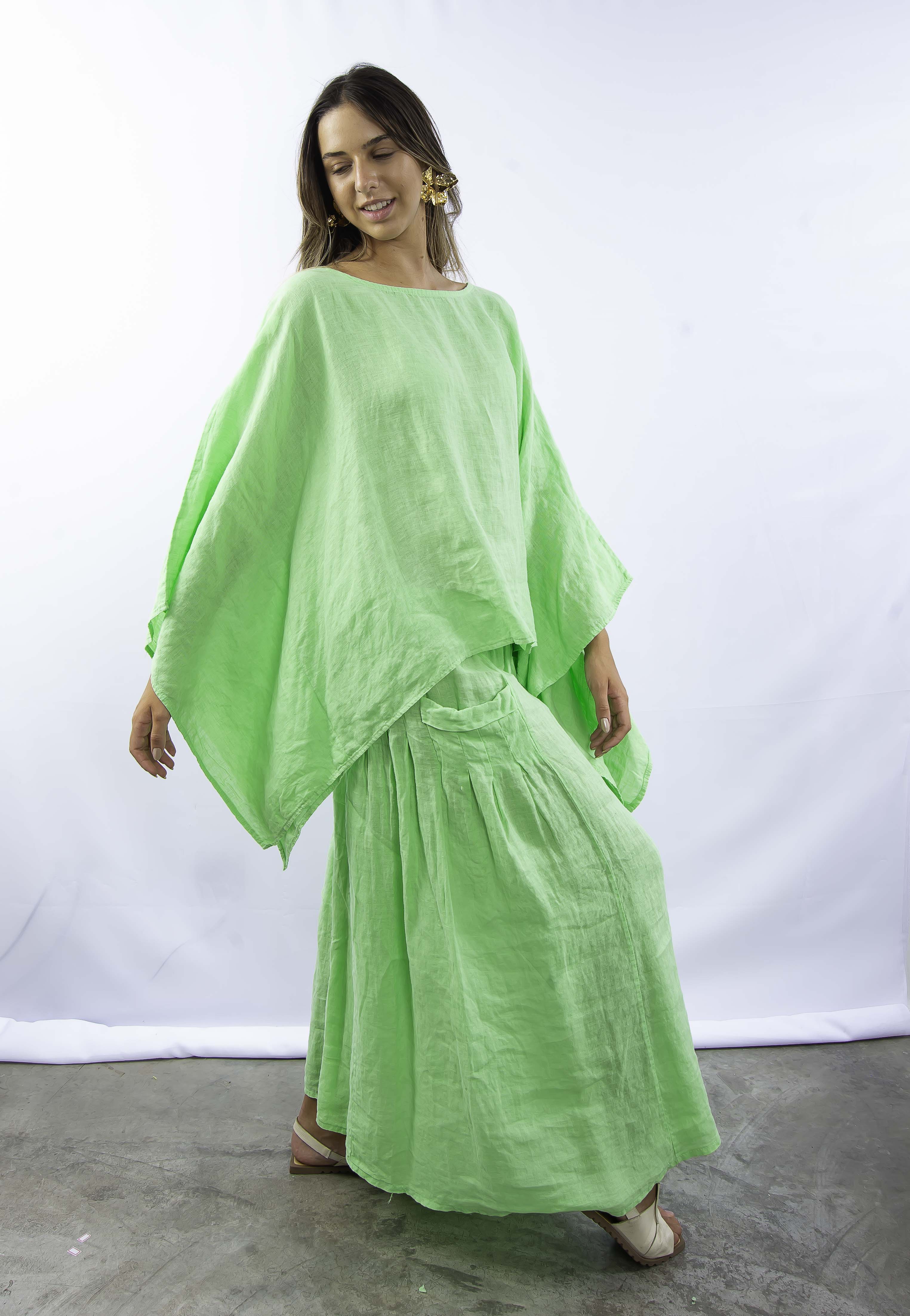 Conjunto verde feminino elegante e confortável, ideal para ocasiões casuais e sofisticadas.