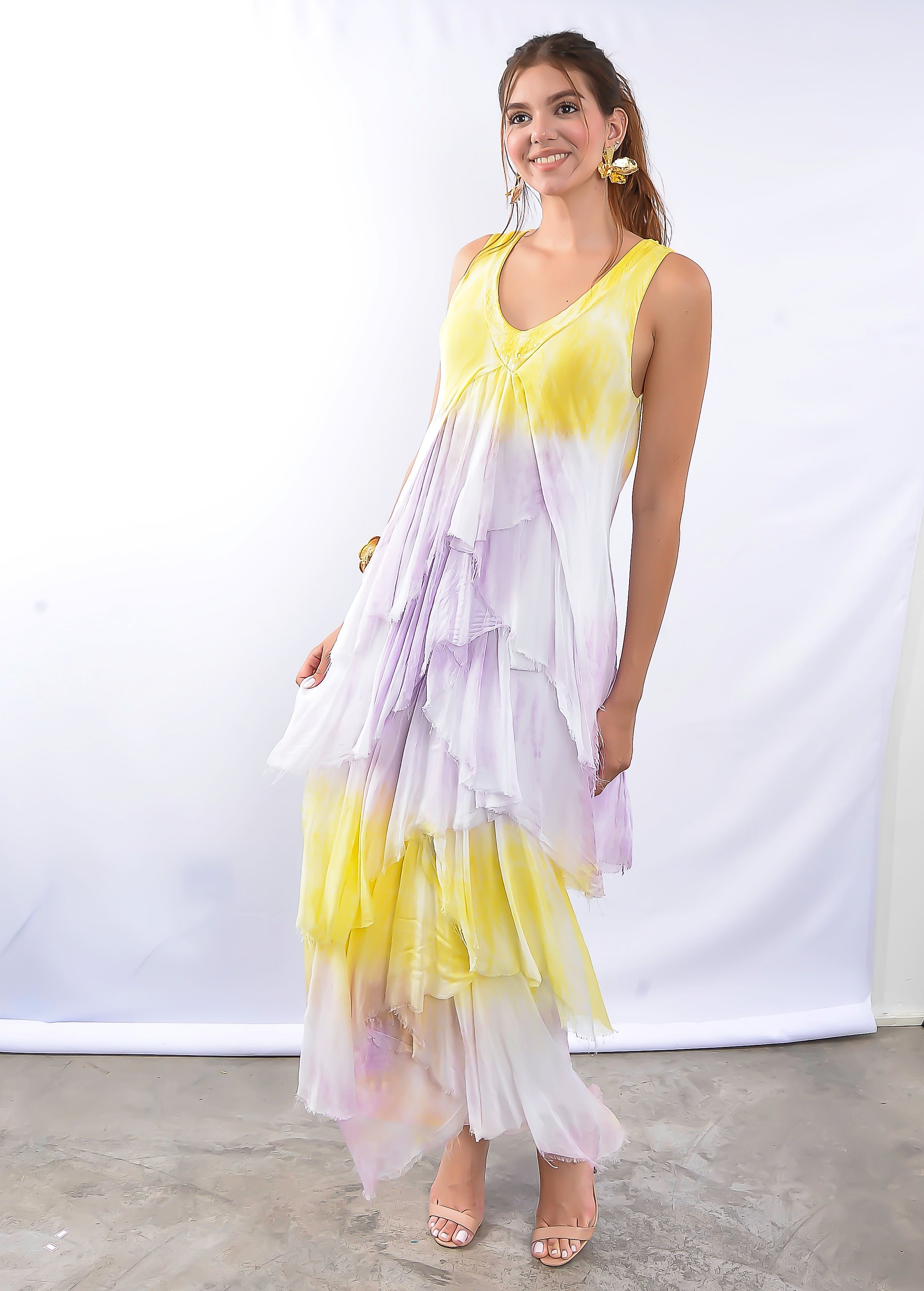 Vestido feminino elegante em degradê amarelo e lilás, ideal para ocasiões especiais