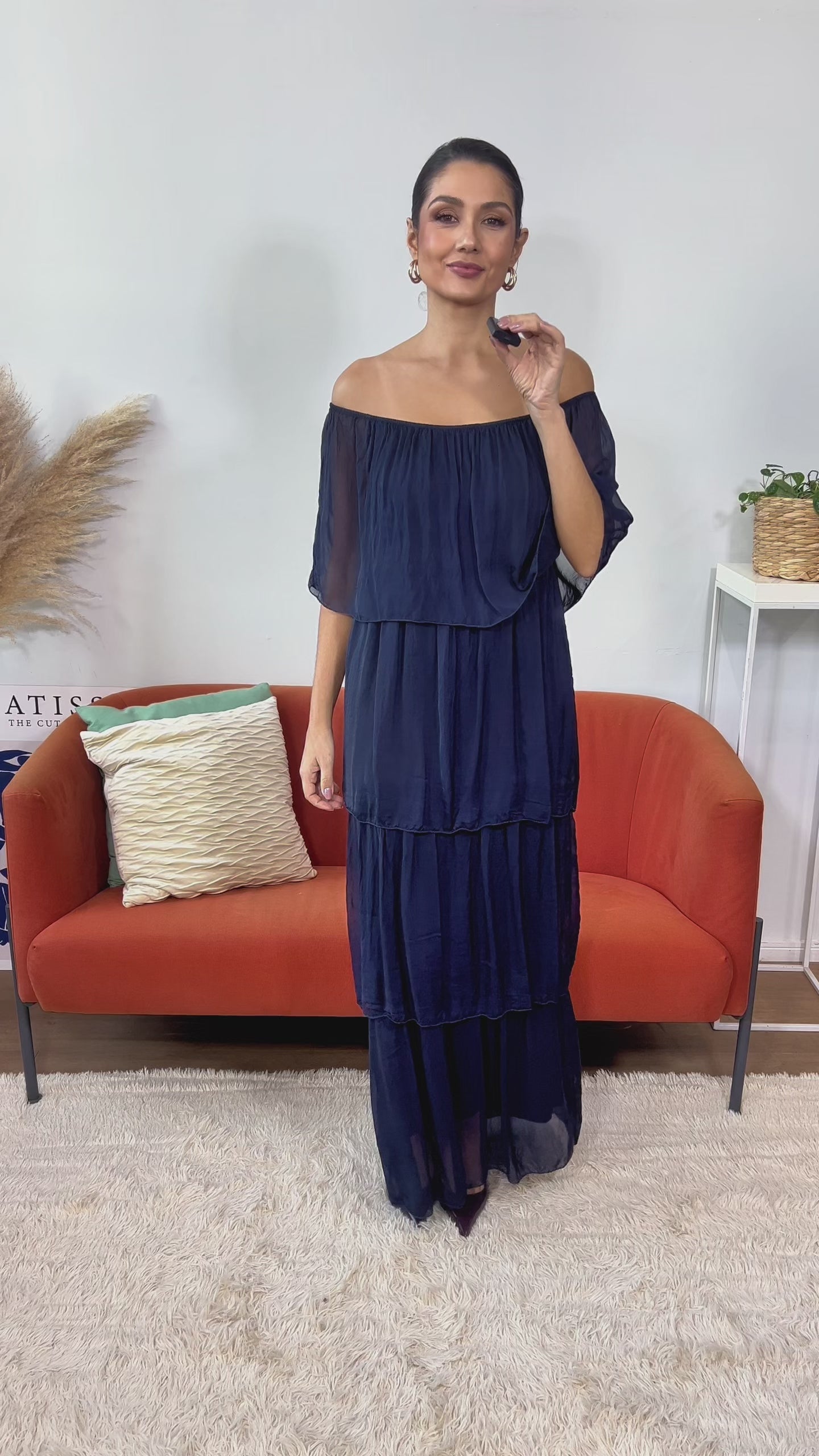 Vestido Carmel italiano em viscose e seda, longo e fluido, com caimento elegante e acabamento refinado.