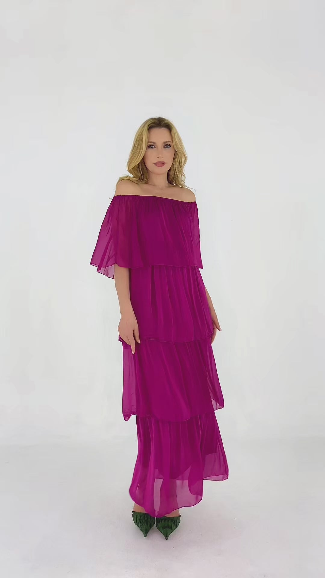 Vestido Carmel italiano em viscose e seda, longo e fluido, com