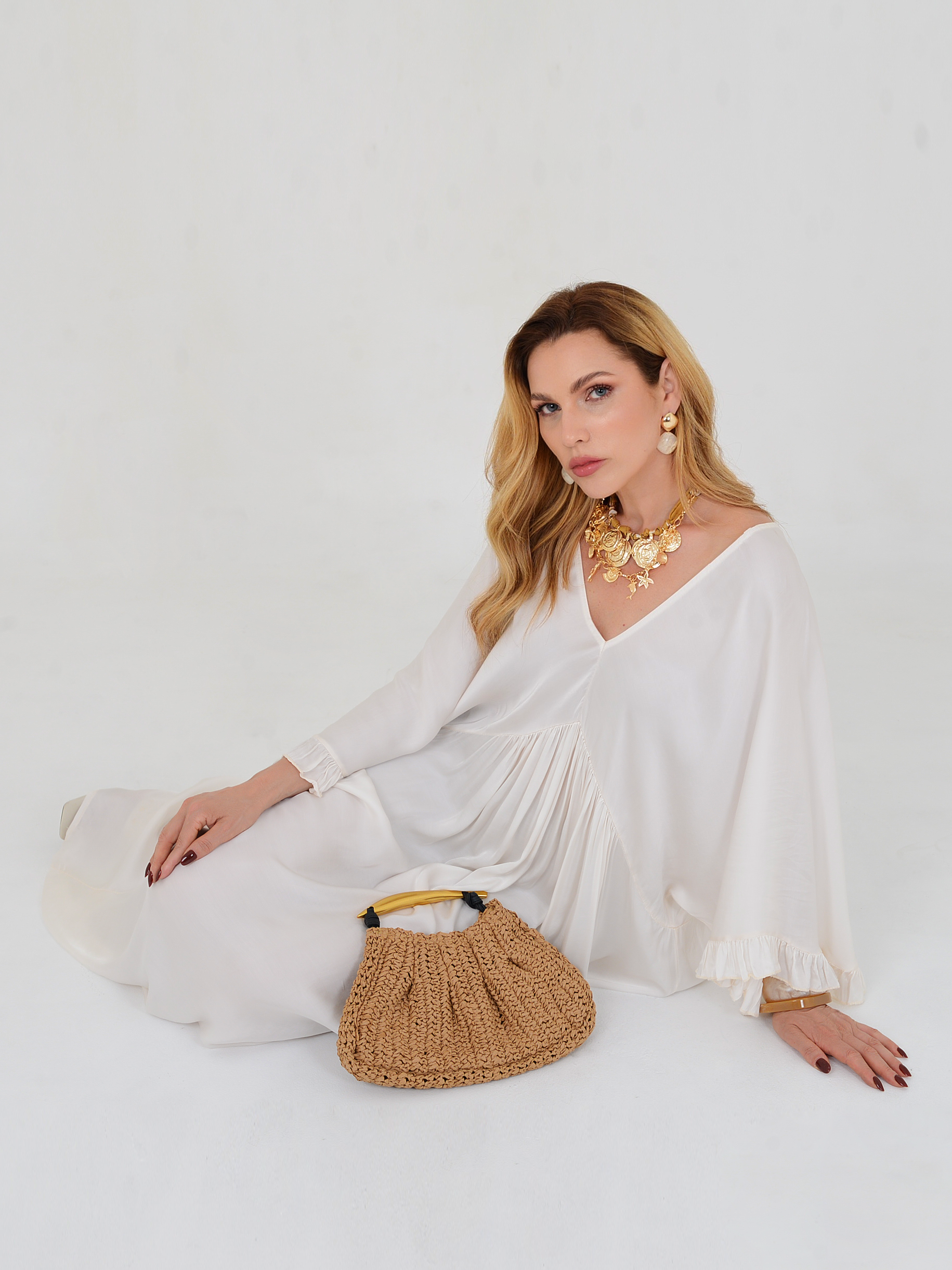 Vestido Fiorella confeccionado em viscose e seda italiana, modelo longo e elegante.