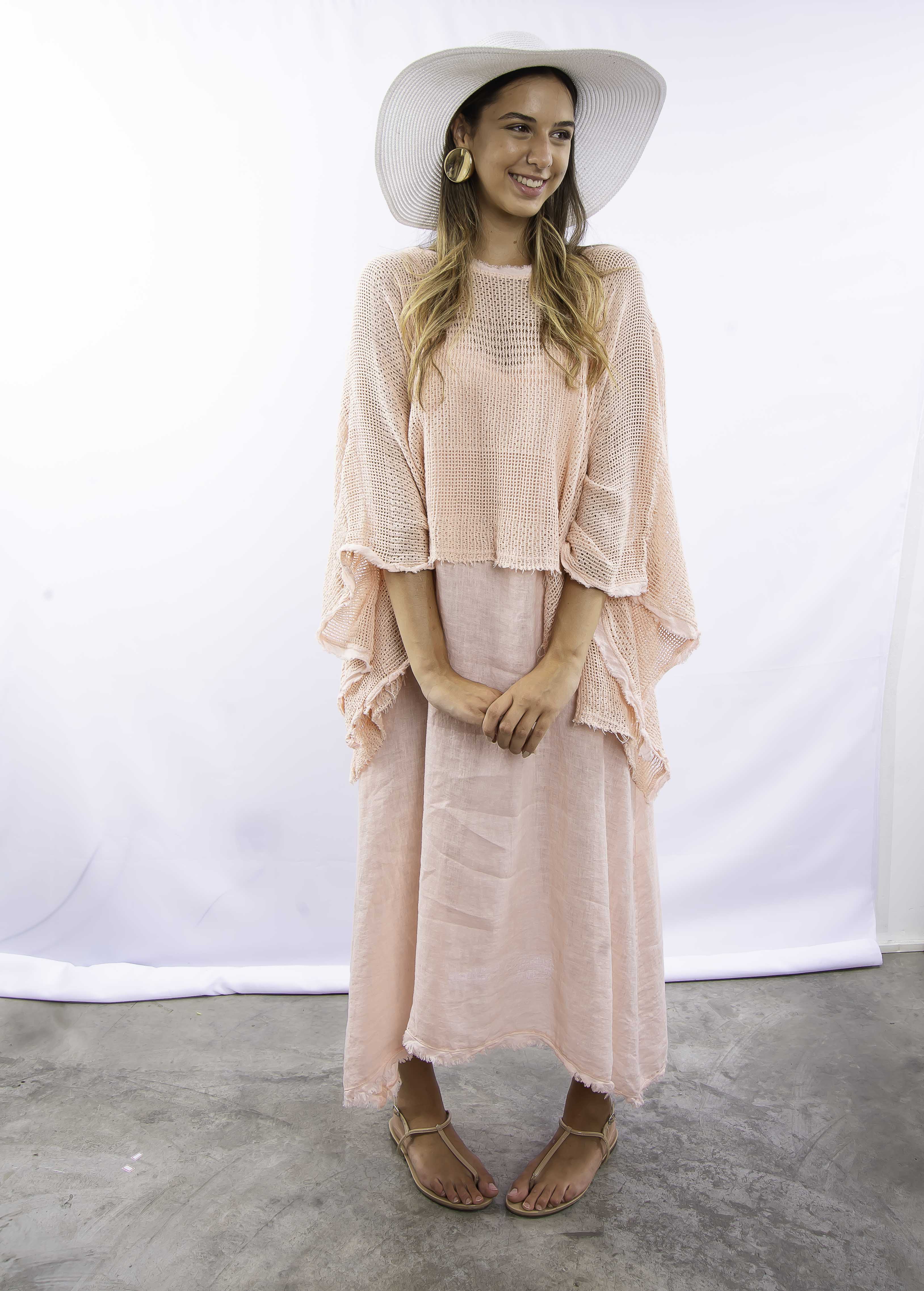 Vestido longo rosé em linho italiano, elegante para ocasiões especiais.
