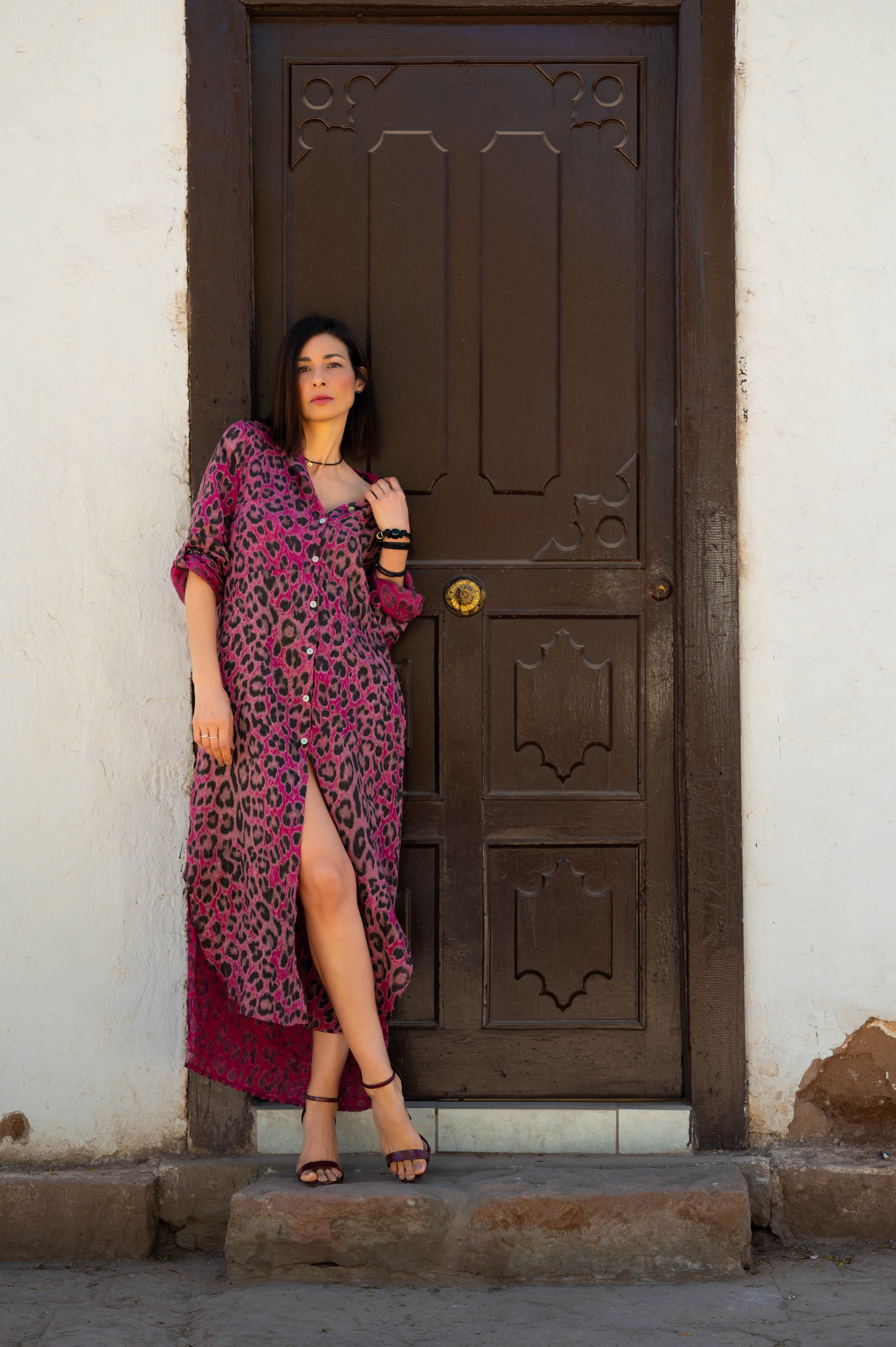 Look feminino elegante com Vestido Piemonte roxo de linho italiano.